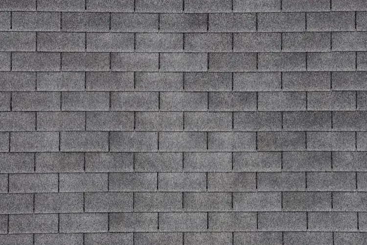 Flat three-tab shingles with uniform appearance