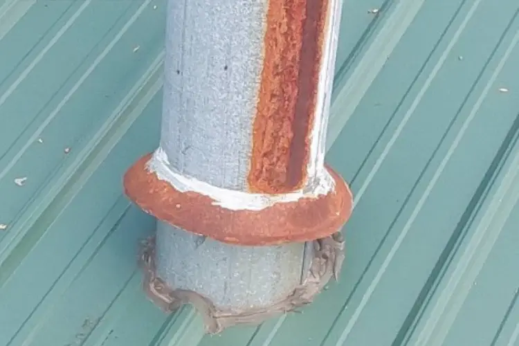 Missing flashing leading to leaks