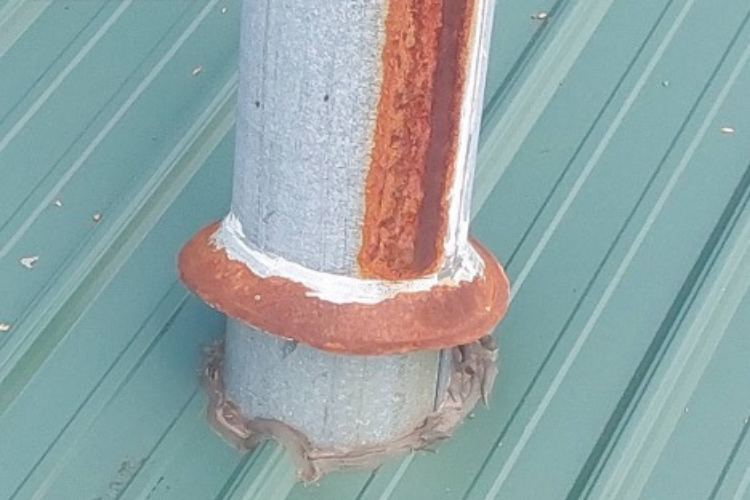 Missing flashing leading to leaks